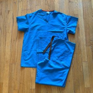 Medline, AngelStat Reversible Scrub Set, Small V-Neck Top & Medium Pant, Peacock